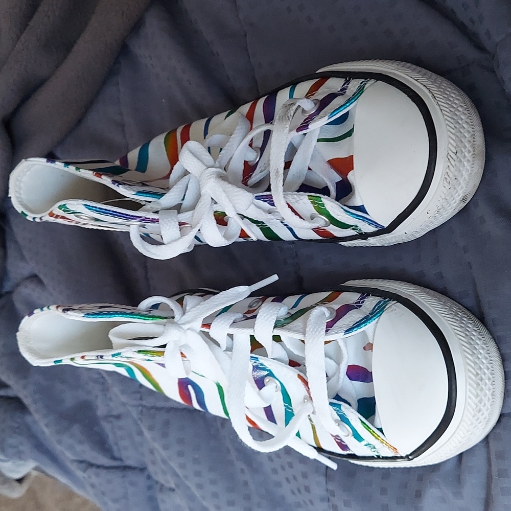 Hi top tennis shoes